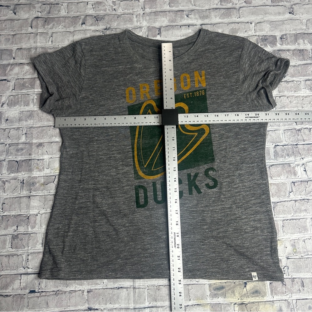EUC 47 Brand Oregon Ducks Gray and Gold T-Shirt Size L - Picture 10 of 11